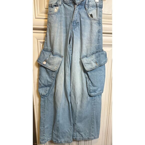 Zara Women's Faded Denim Baggy Cargo Wide Leg Jeans Light Blue Wash Size 11-12 - Picture 1 of 11